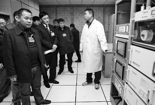 代表、委员报到,雾霾成寒暄关键词