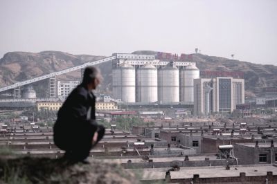 村民曾梦想进入斜沟煤矿当工人,但煤矿不招当地人。