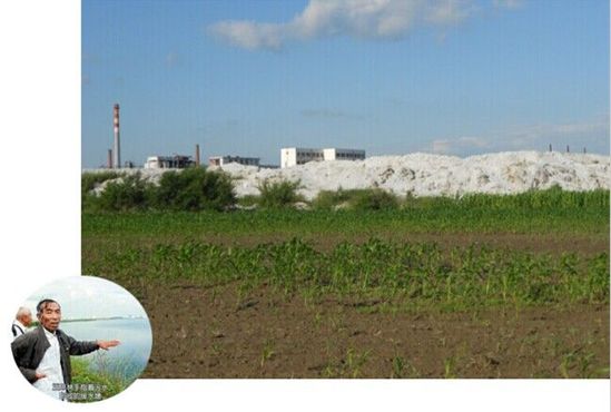 昊华化工电石灰渣紧挨着当地的农田