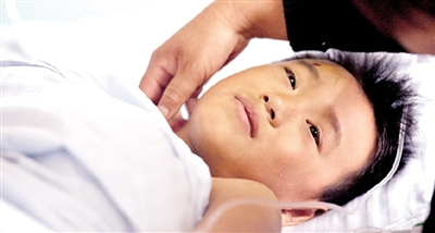 男童被熊咬续：园方送2万元负责人面对追问跑开