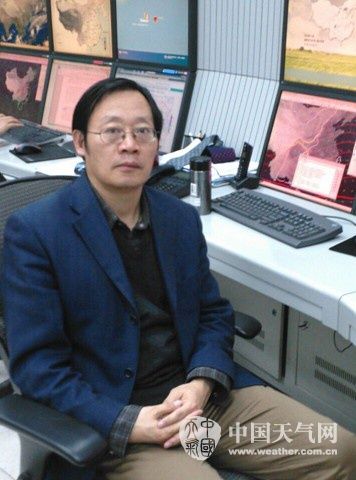 中央气象台首席预报员何立富(黄涛 摄)